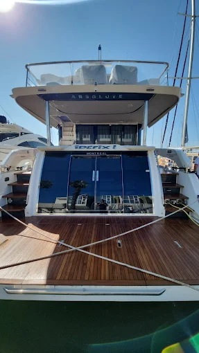 Restauration de la partie arrière de bateau