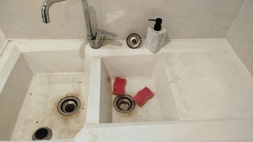 Avant nettoyage lave-vaisselle