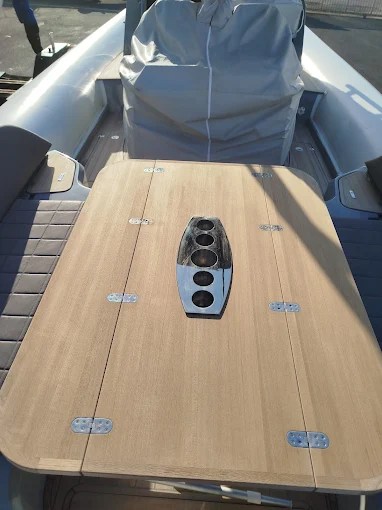Nettoyage et restauration de table sur bateau à Perpignan