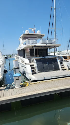 Nettoyage complet de yacht de luxe